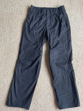 The North Face size 2 Women’s Cargo Pants - Rugged Outdoor Style